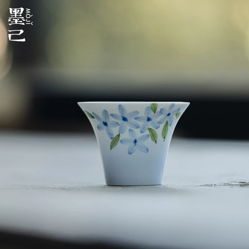 墨己玉泥白瓷手绘小蓝花品茗杯功夫茶具家用渐变蓝茶杯单杯喝茶杯