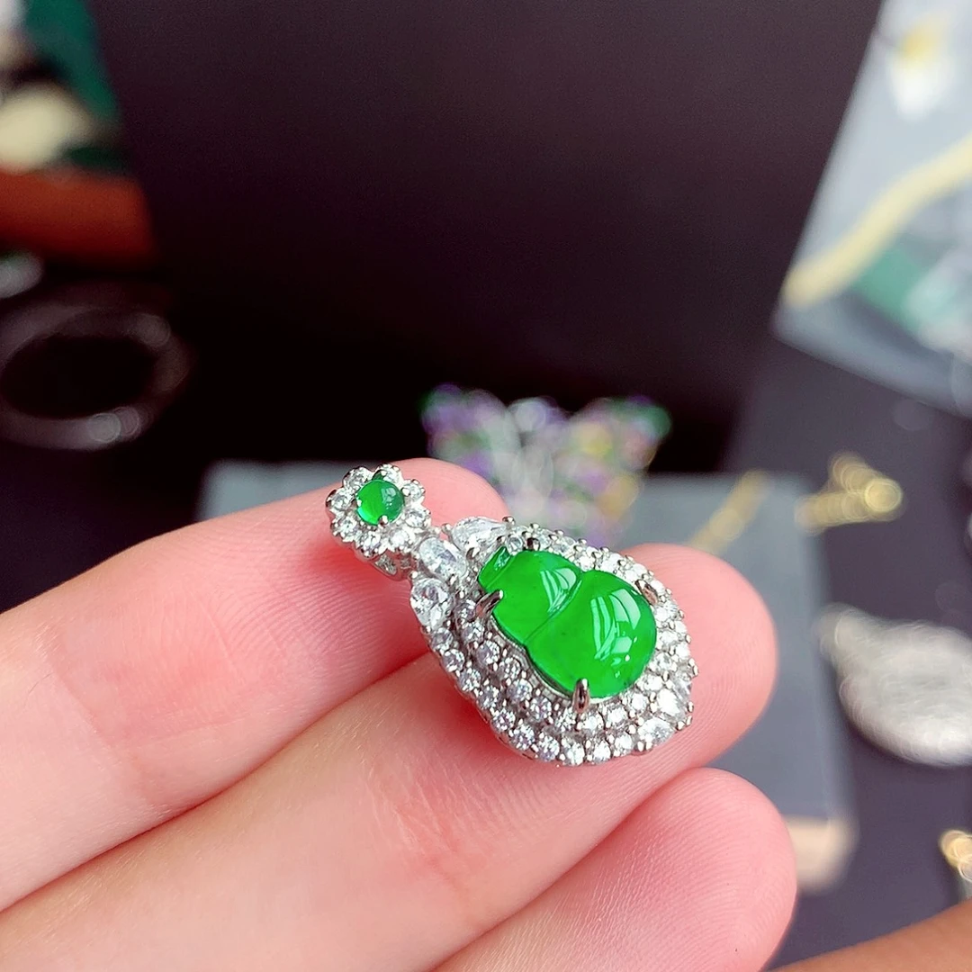 翡翠未镶嵌颈饰挂件
