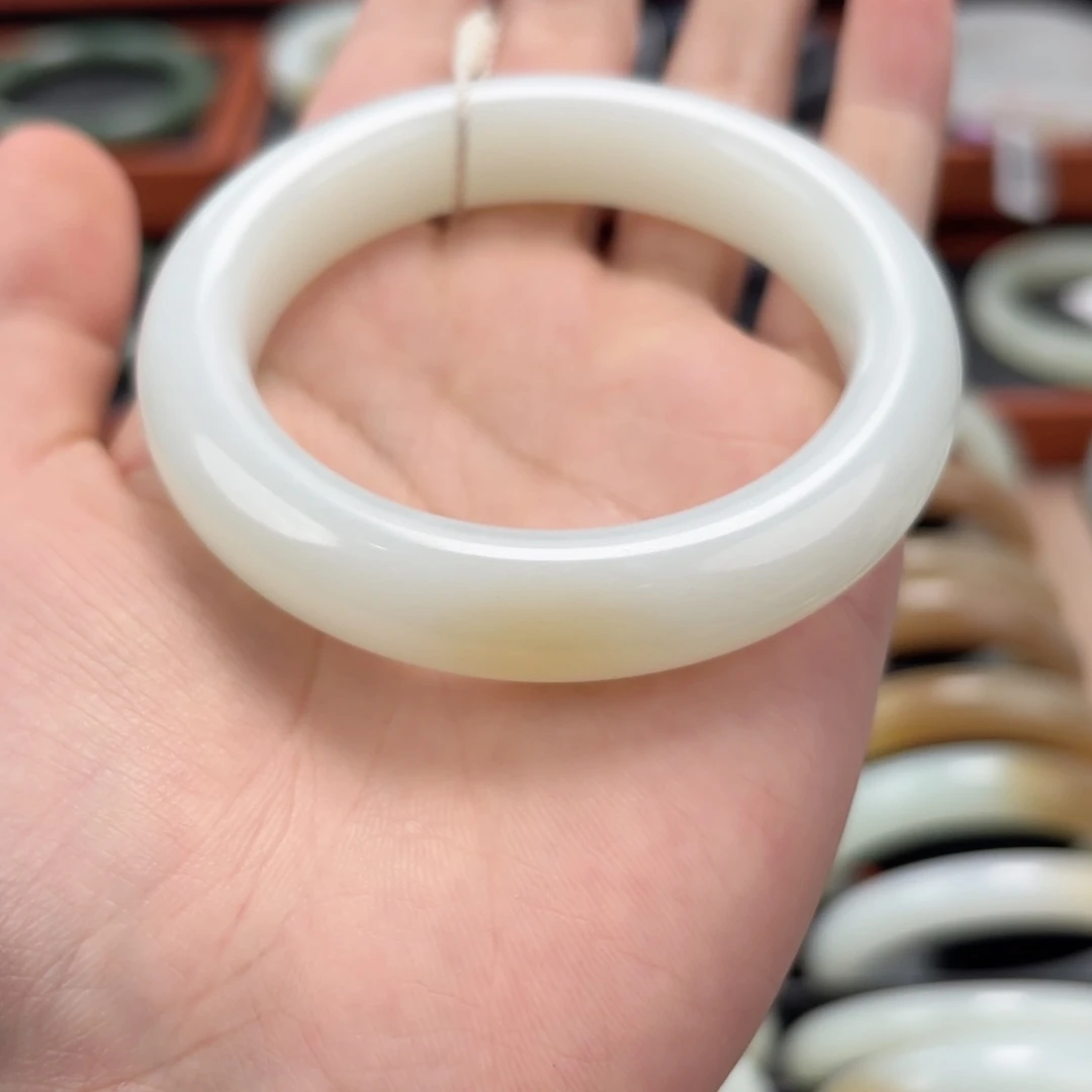 和田玉未镶嵌手镯