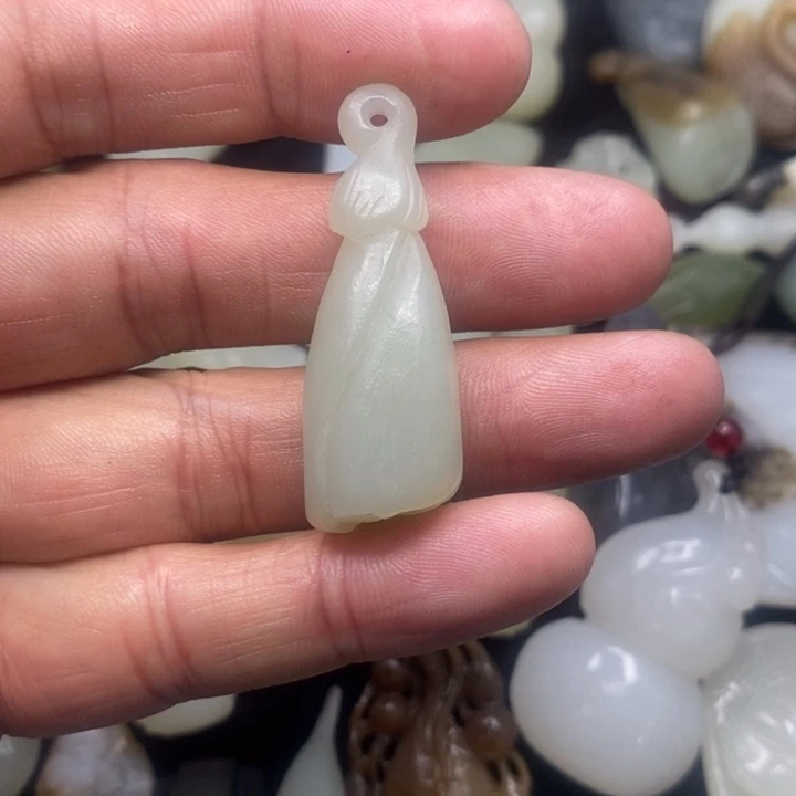 和田玉未镶嵌吊坠(赠链)