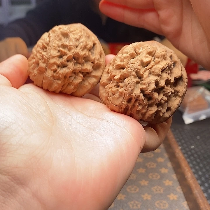 桃核把件49尺龙鼎