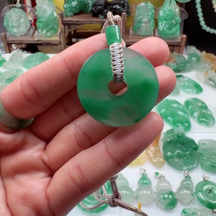 颈饰未镶嵌石英质玉