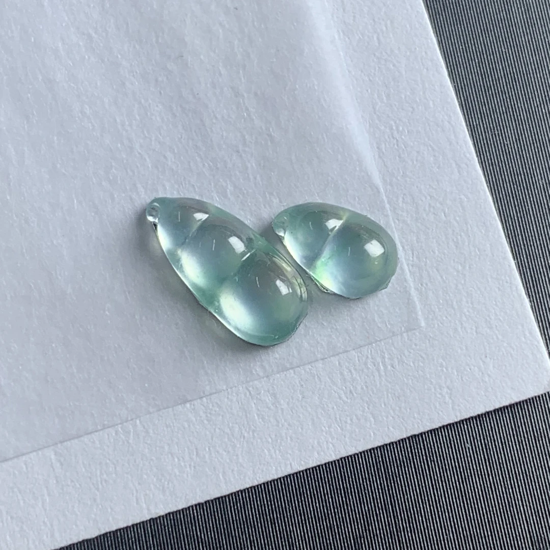 ‼️上新‼️天然缅甸翡翠A货未镶嵌玻璃金丝绿福豆一对