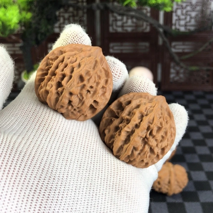 把件桃核野生红灯笼