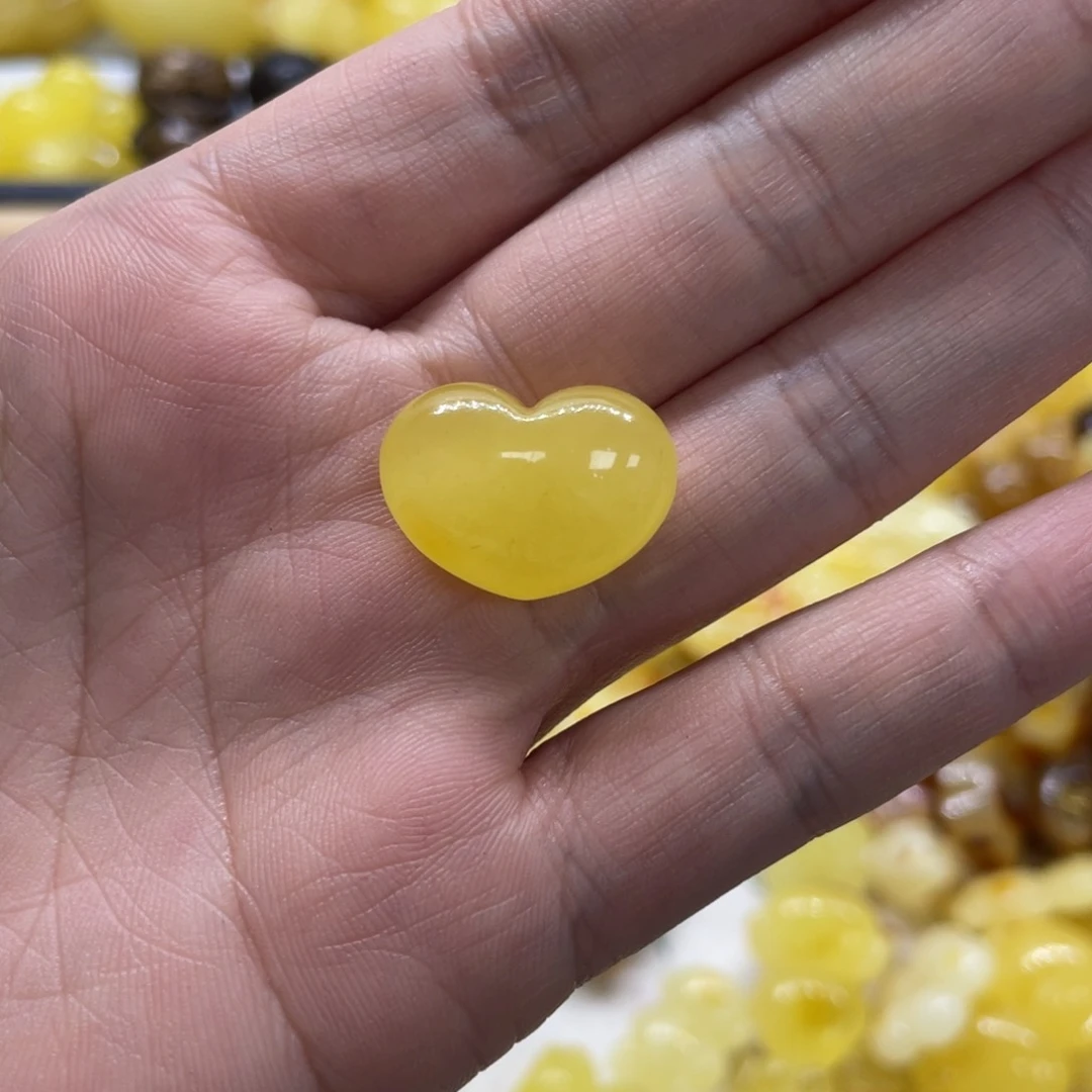 未镶嵌琥珀裸石游*天然琥珀