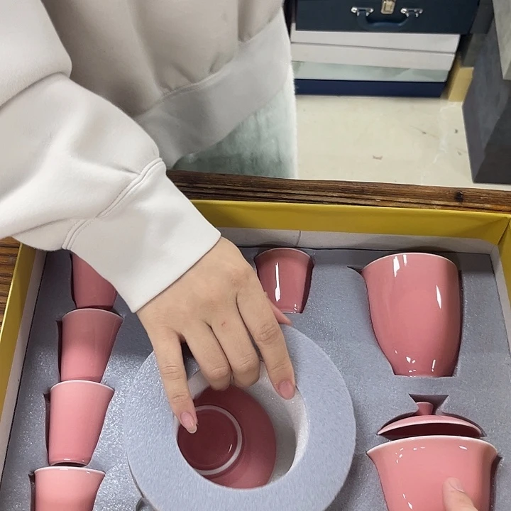 孤品茶具套装等。
