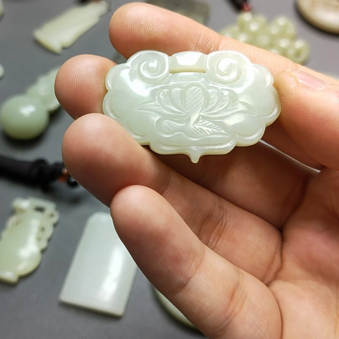 和田玉未镶嵌颈饰