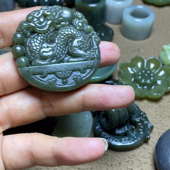 颈饰未镶嵌和田玉