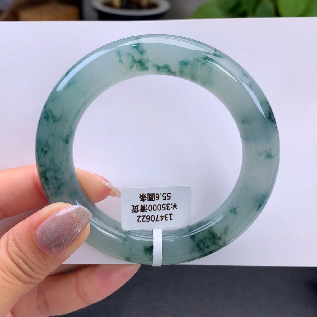 翡翠手镯未镶嵌冰胶飘花圆条手镯