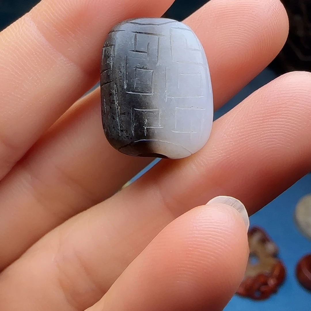 导***师和田玉未镶嵌颈饰