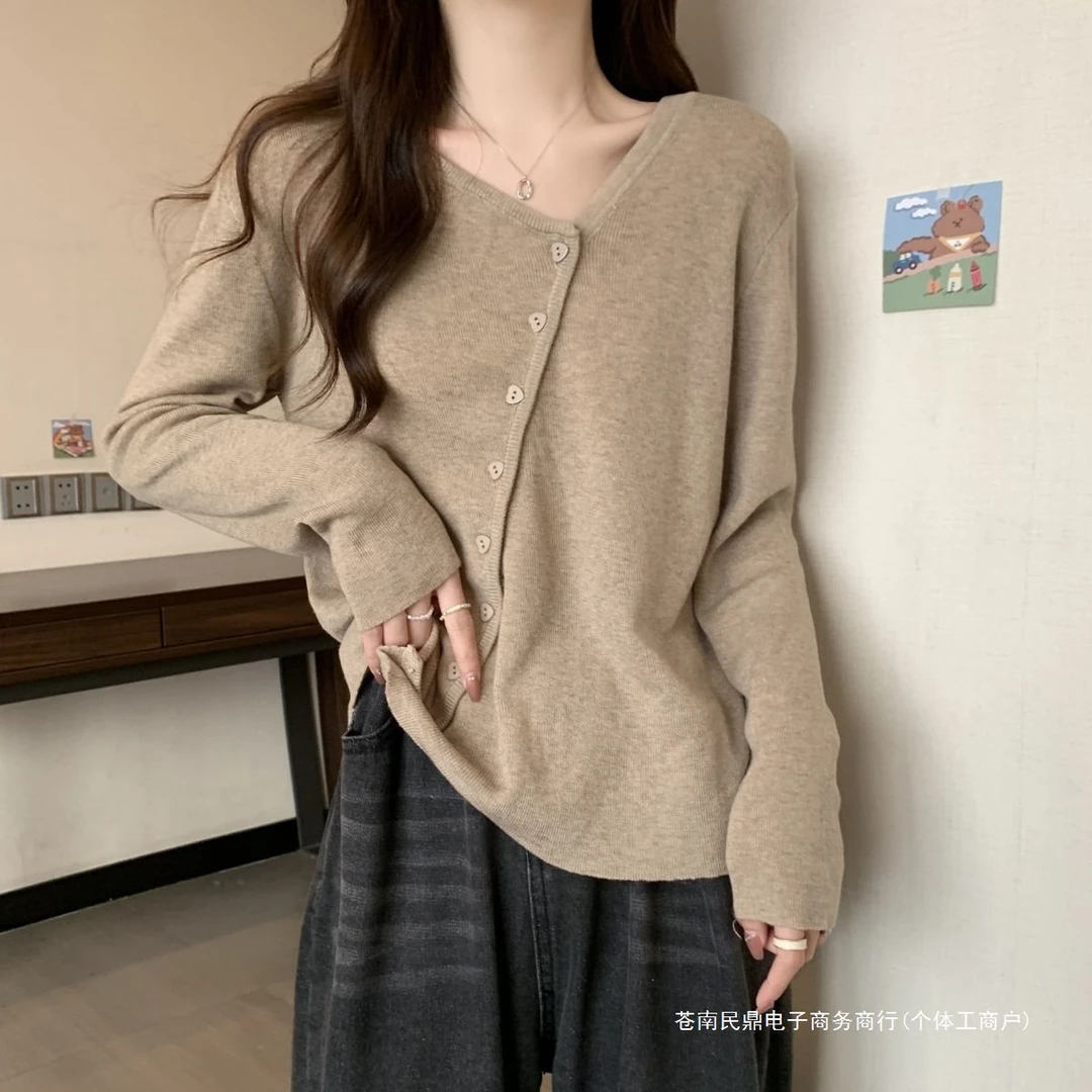 胖大码秋季新品正肩斜扣针织衫设计感显瘦开衫上衣女