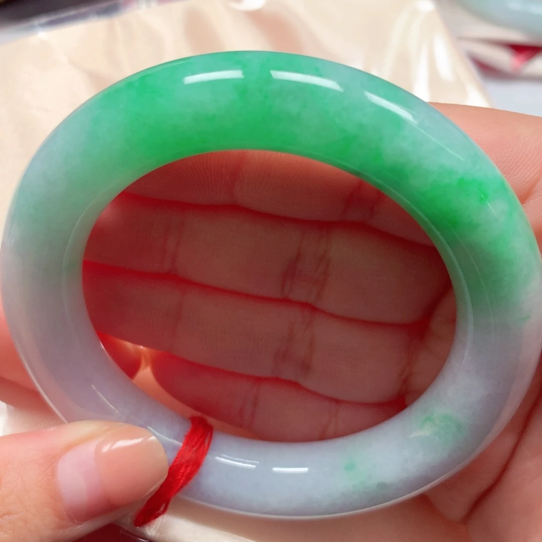 翡翠未镶嵌手镯（圆镯）30阳绿半山水