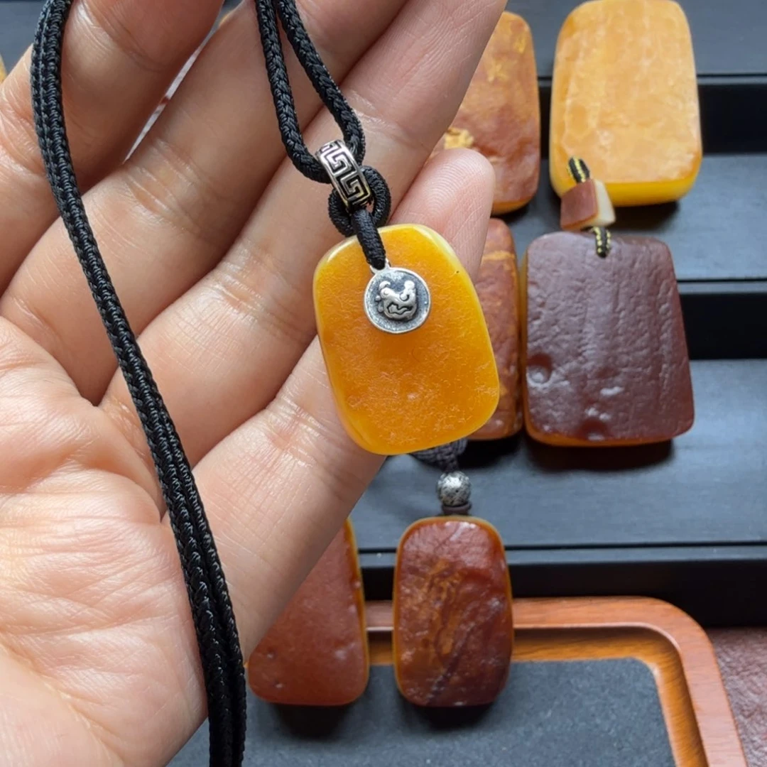 琥珀吊坠(赠链)未镶嵌