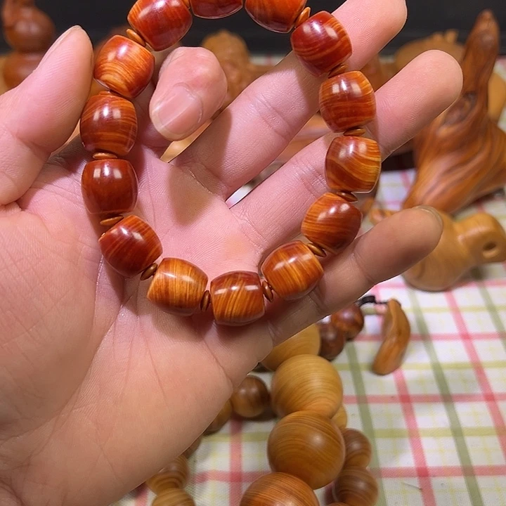 带***冠陈化老料手串把件