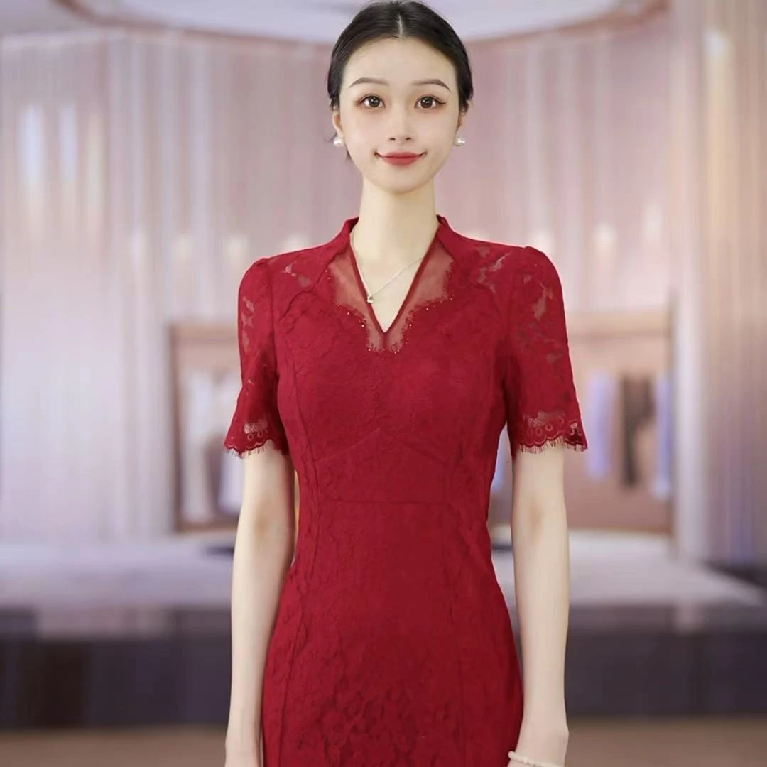 SUSSI/古色25夏商场同款（酒红）蕾丝V领烫钻鱼尾下摆短袖连衣裙