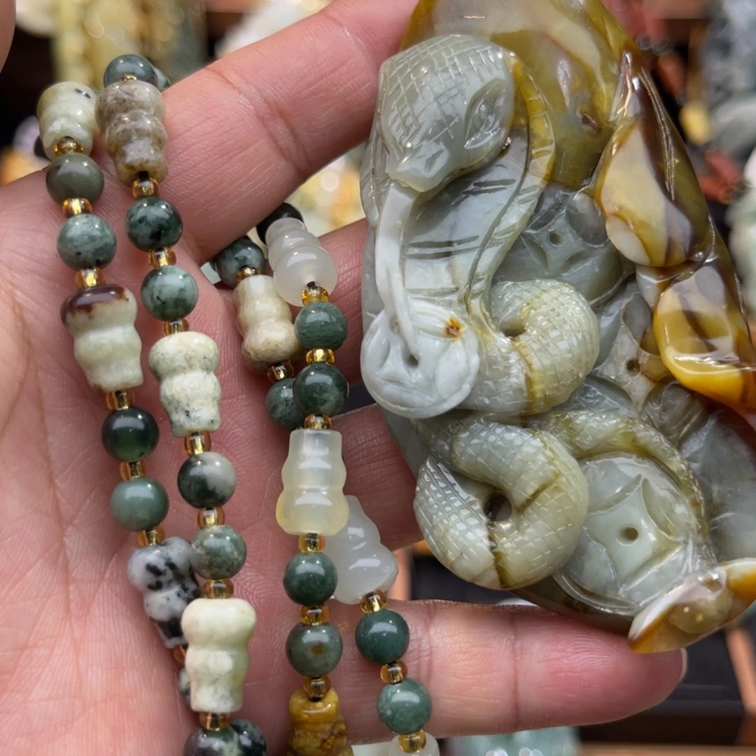 蛇纹石玉未镶嵌吊坠(赠链)