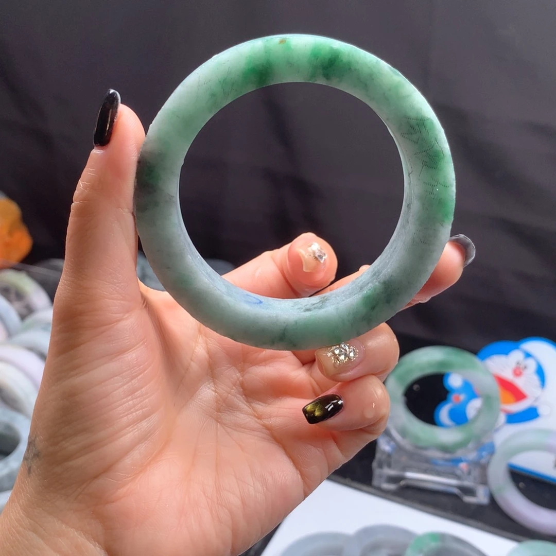 定制翡翠未镶嵌手镯