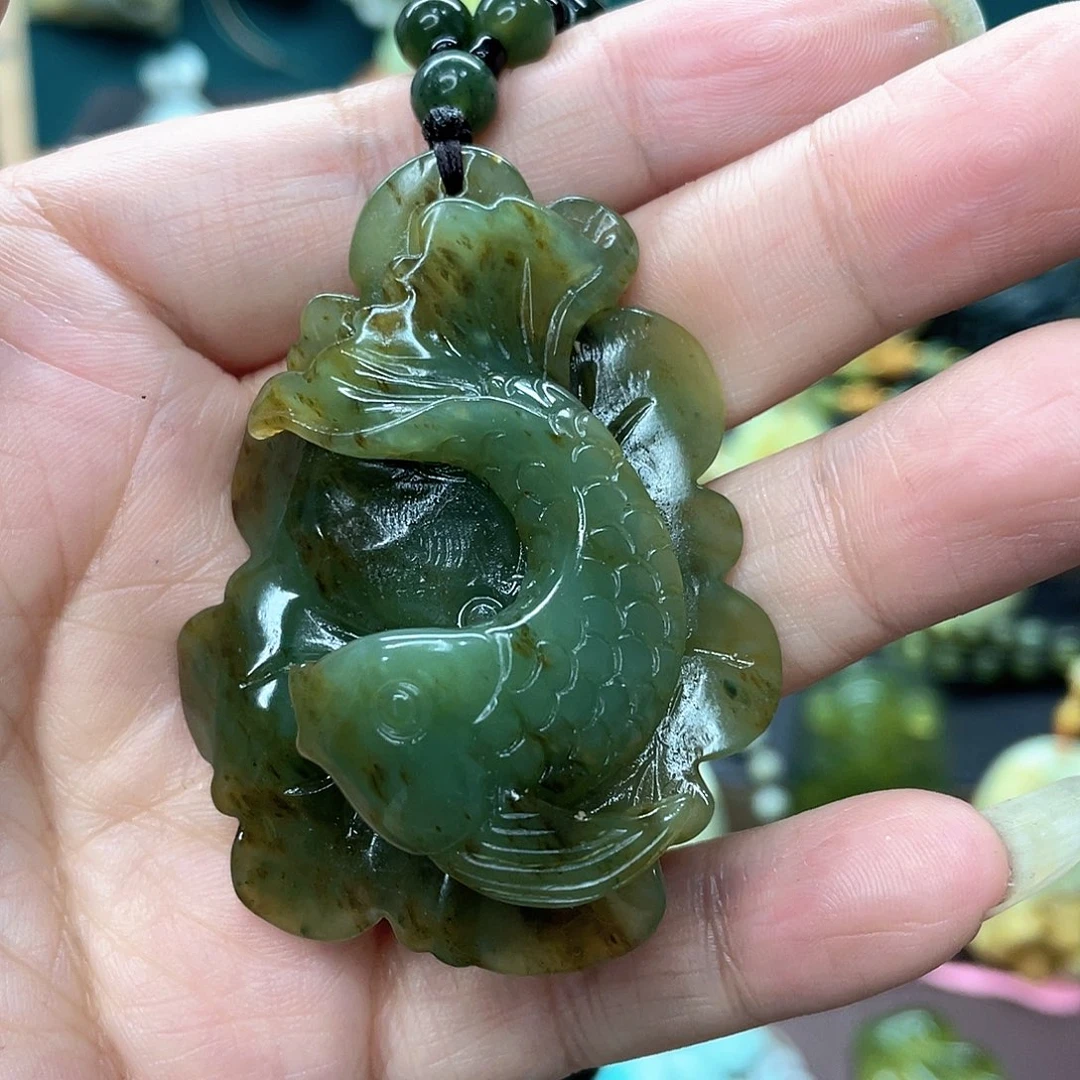 蛇纹石玉颈饰未镶嵌