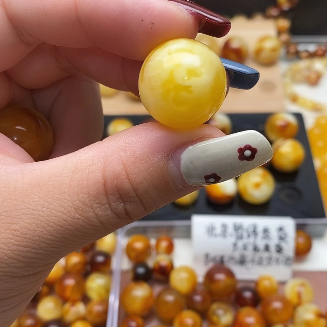 大***丫裸石琥珀未镶嵌蜜蜡