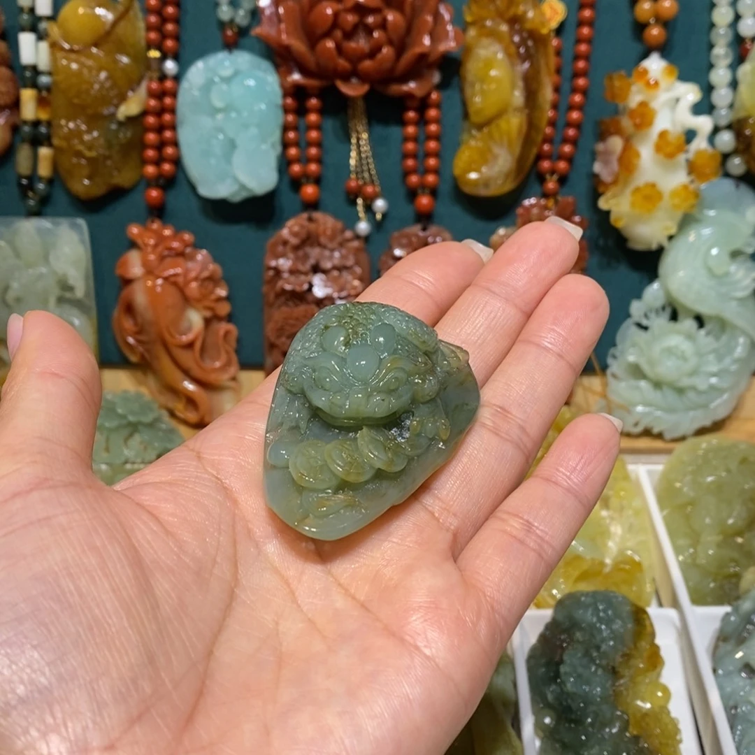 蛇纹石玉未镶嵌颈饰