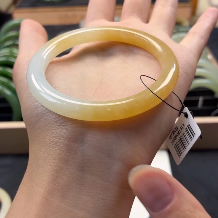 和田玉未镶嵌手镯糖白泥鳅背