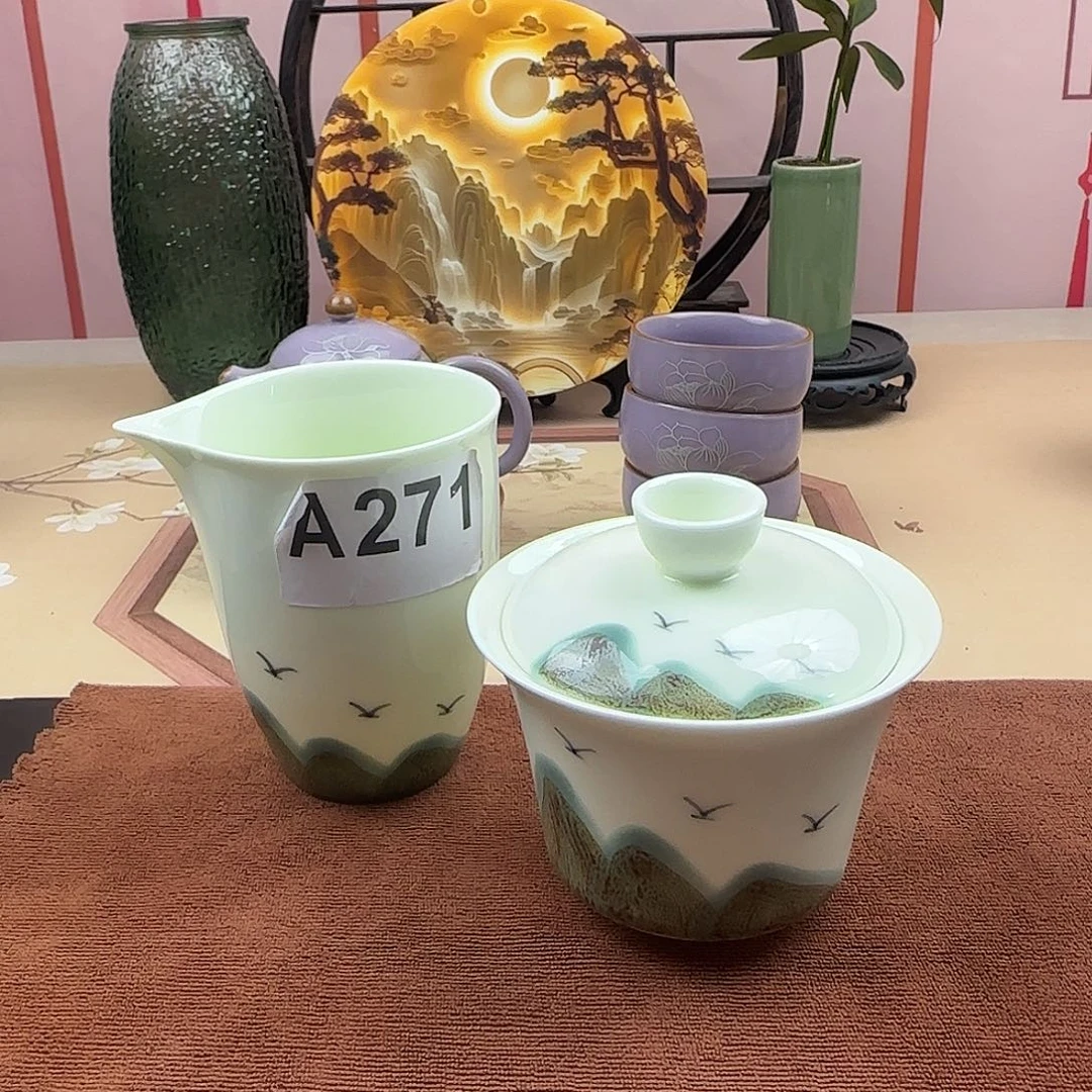 A271宝石黄公道杯+手绘二才盖碗