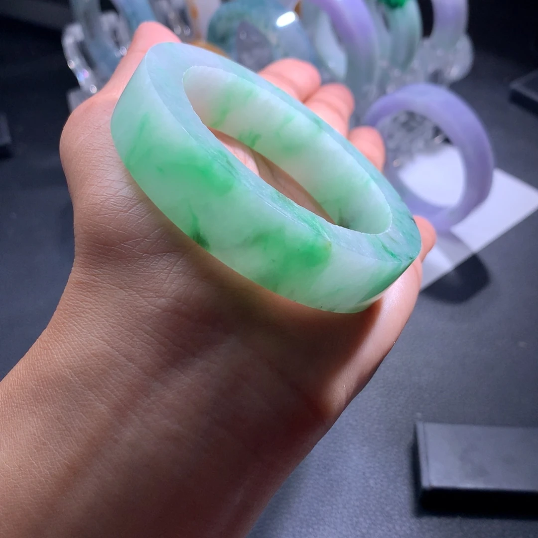 未镶嵌翡翠手镯定制翡翠
