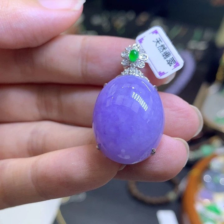 颈饰18K金镶嵌翡翠