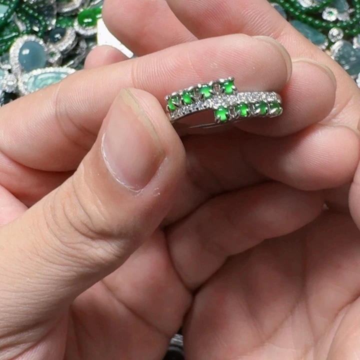 翡翠未镶嵌颈饰天然A货翡翠放漏