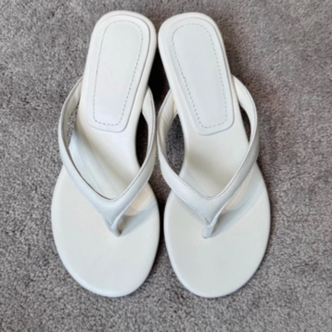 真皮鞋底 小猫跟 极简高级感夹脚凉拖