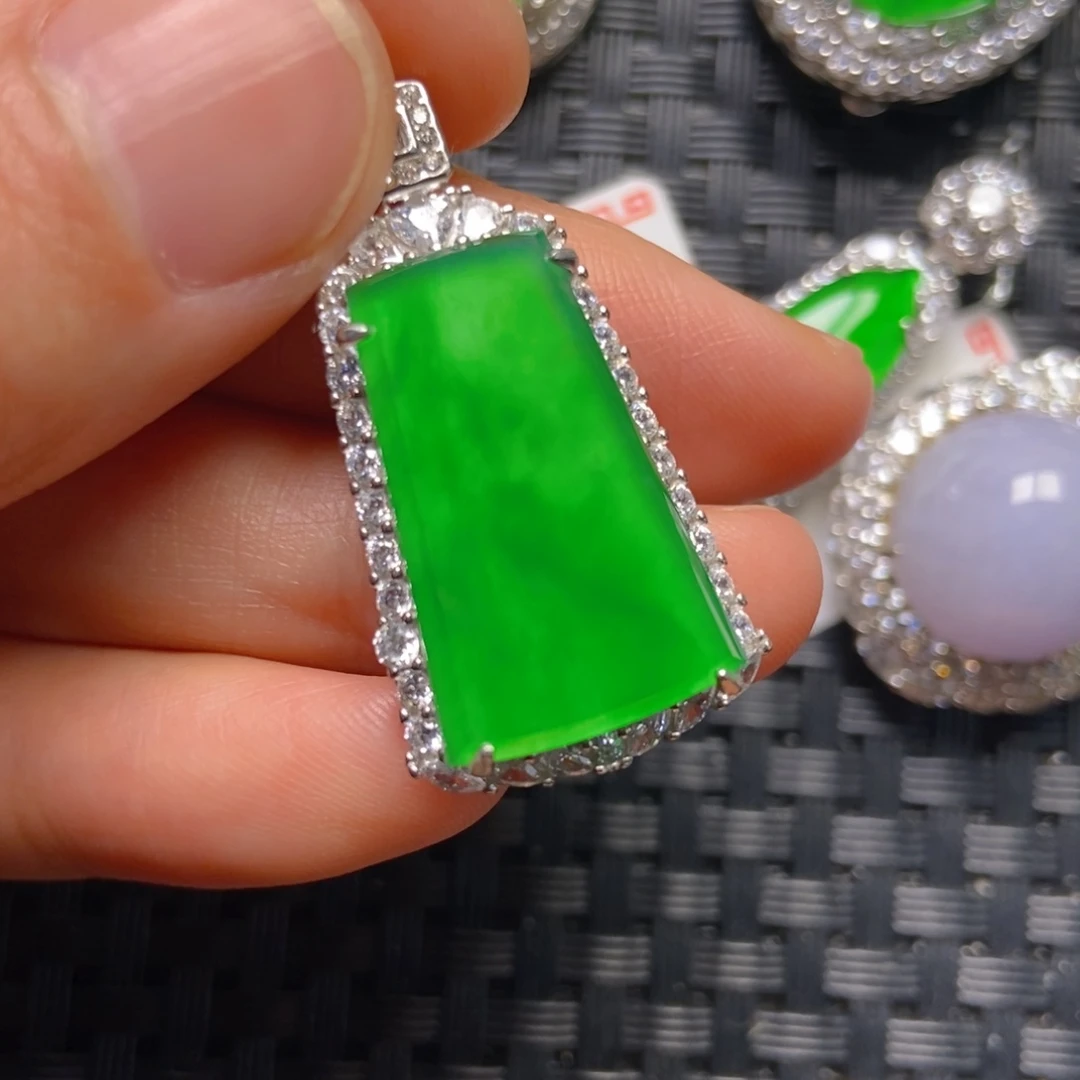 翡翠银S925镶嵌颈饰无事吊坠