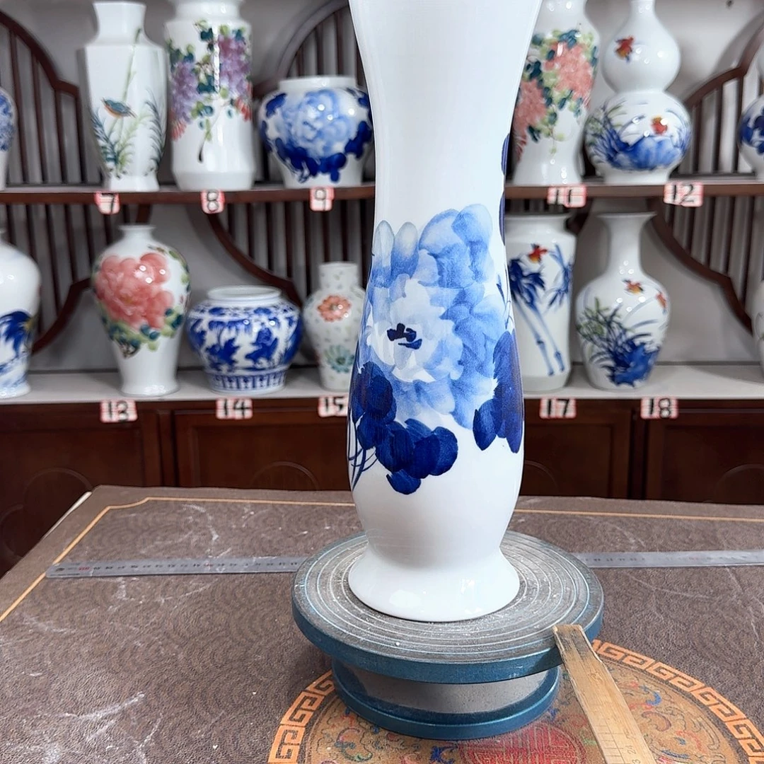 摆件景德镇陶瓷蛮青牡