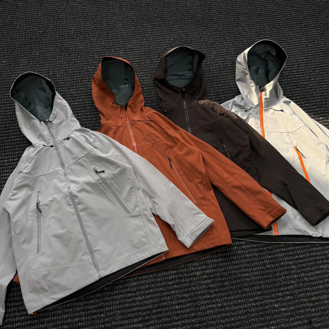 台州货‘’某象平替‘’款连帽压胶冲锋衣夹克外套防风防水三防面料！