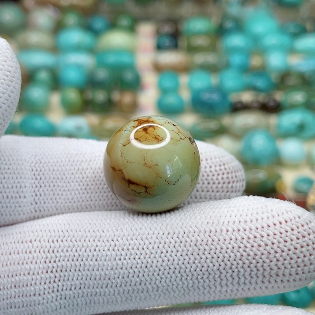 未镶嵌绿松石颈饰