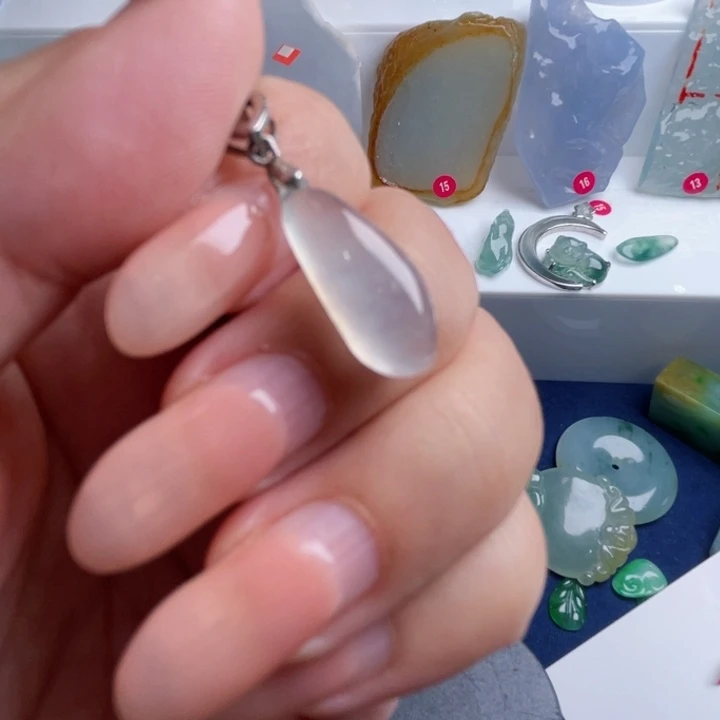 翡翠未镶嵌颈饰天然翡翠