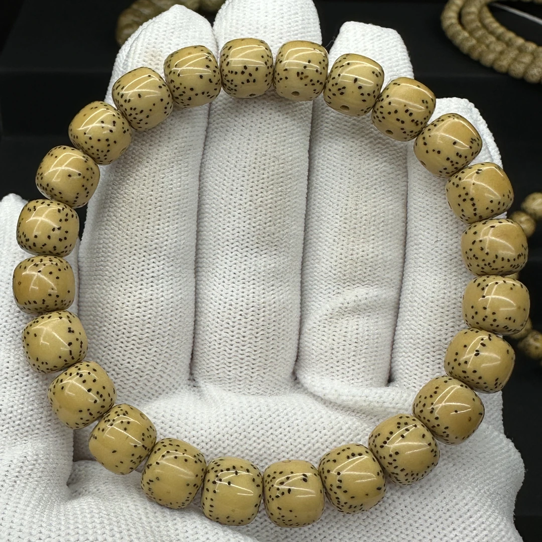 9.5/8.5星月菩提同枝双留白鸡油黄GG8888