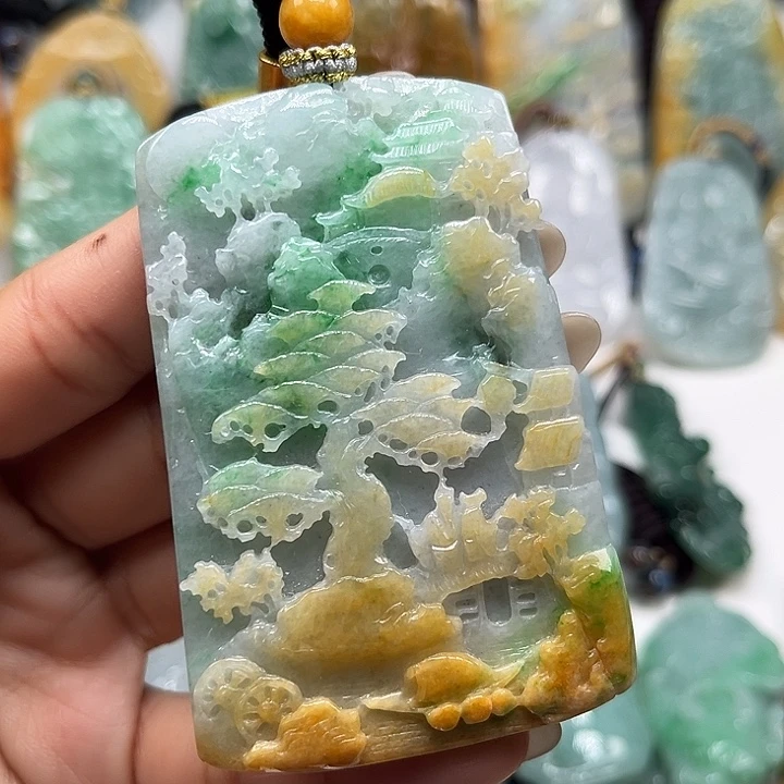 翡翠未镶嵌颈饰山水牌