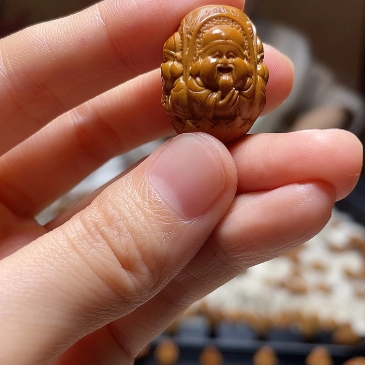 橄榄核吊坠八方来财