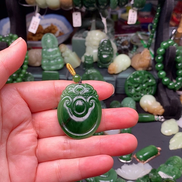 太***下和田玉未镶嵌颈饰