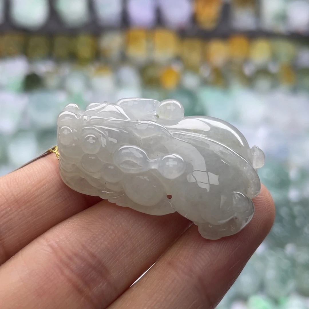 翡翠未镶嵌颈饰不***。貔貅