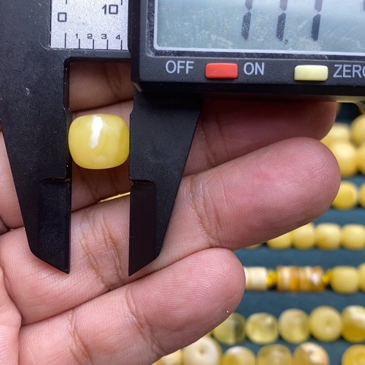 琥珀未镶嵌裸石22号11.1*9.8微瑕