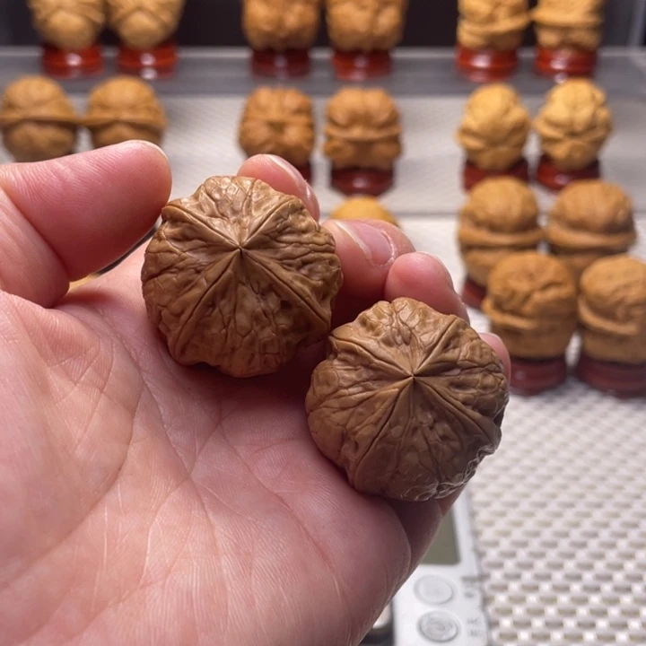 文玩核桃把件14聚宝四棱