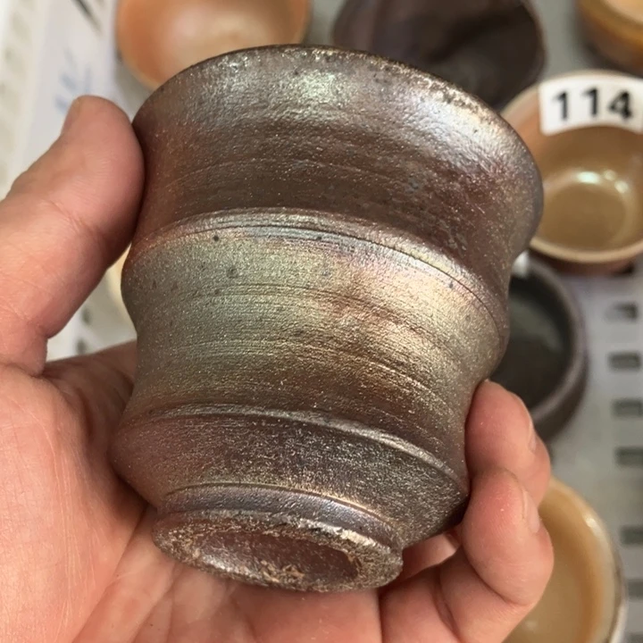 在家里面的人物就是