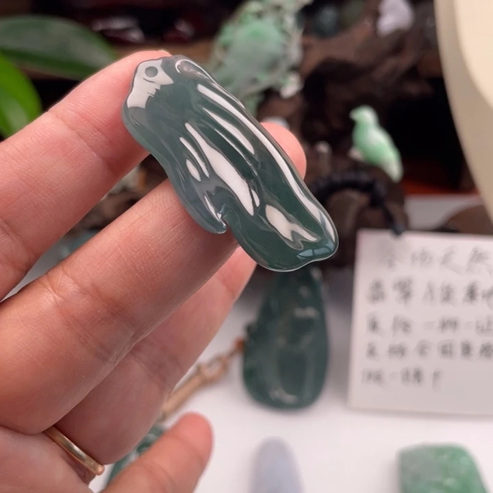 翡翠未镶嵌颈饰玉