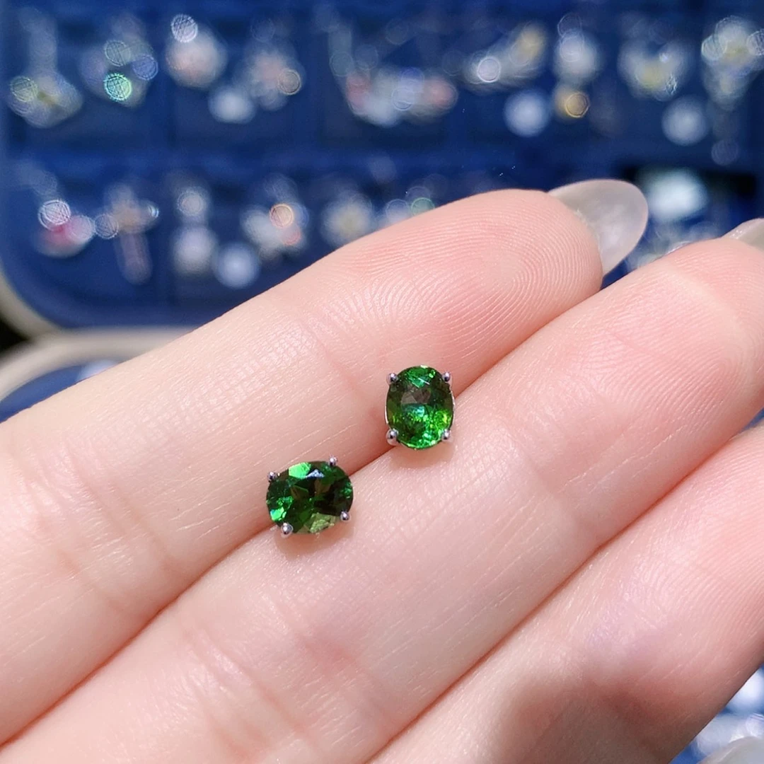 【闪购商品】18K金镶嵌耳钉碧玺