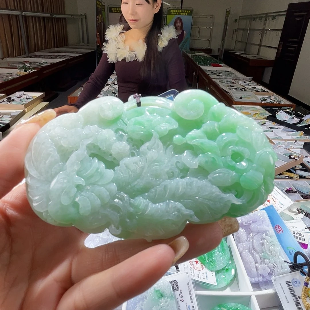 翡翠未镶嵌颈饰一