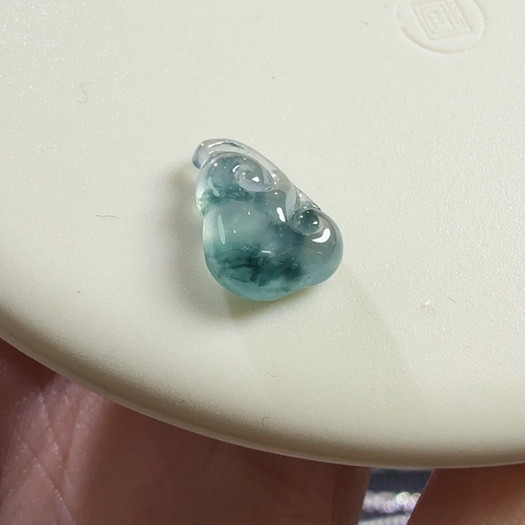 翡翠未镶嵌颈饰如意