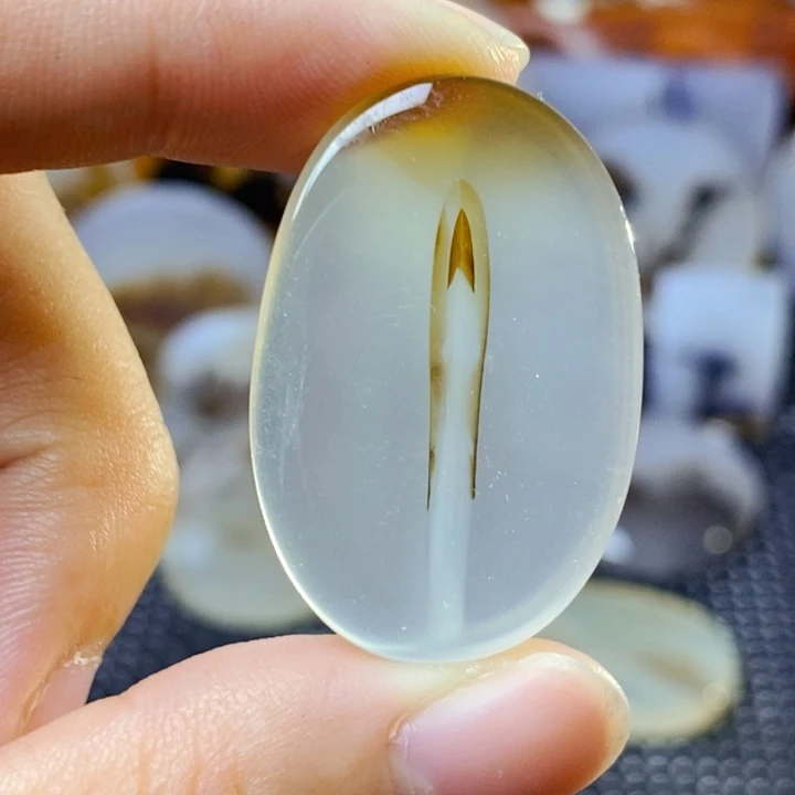 用***9玛瑙/玉髓未镶嵌珠宝半成品