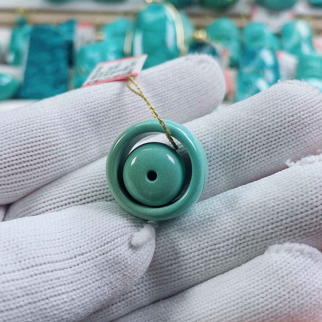 绿松石未镶嵌颈饰