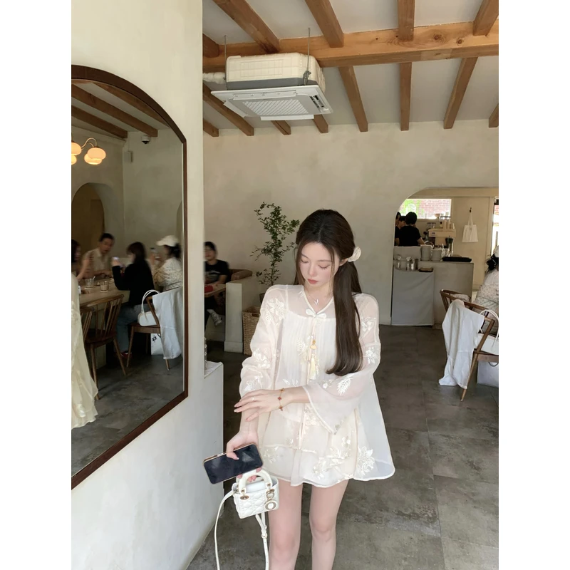 萌萌Ja」论语莫奈 国风重工刺绣朦胧仙气上衣+淡奶黄短裤高级套装